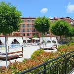 Family Near Beach, Pools & Star Dreams Complex Апартаменты *