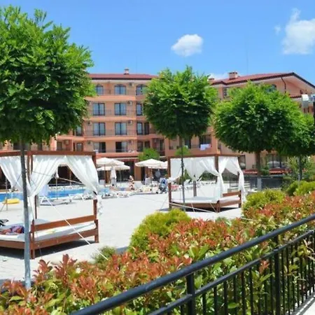 Family Near Beach, Pools & Star Dreams Complex Апартаменты *